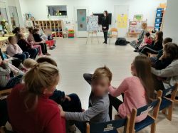 Wieczór z książką – spotkania w ramach współpracy ze społecznością przedszkola w Szczodrzykowie